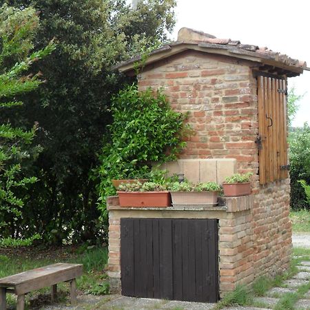Agriturismo Il Torrione Черталдо Стая снимка