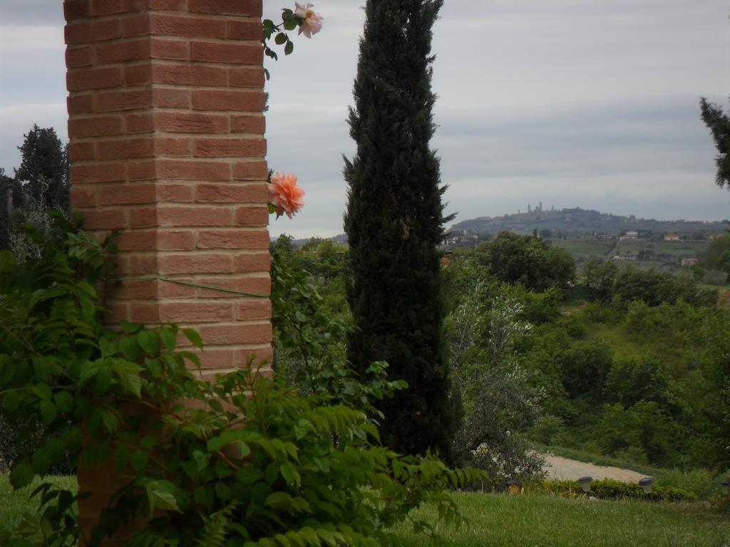 Agriturismo Il Torrione Черталдо Екстериор снимка