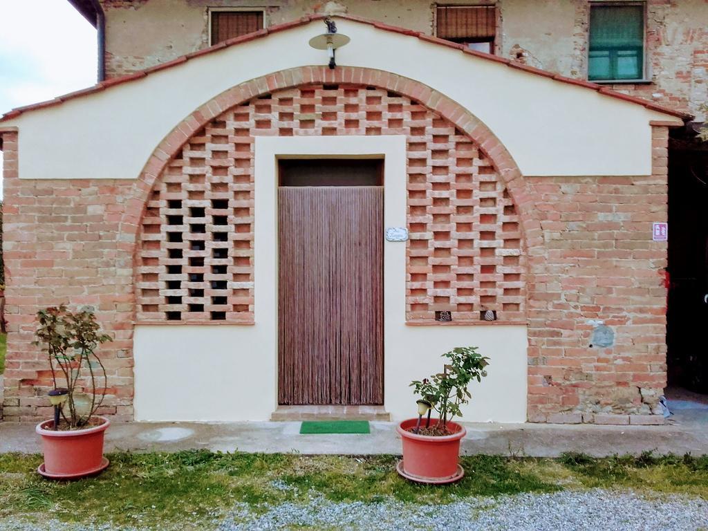 Agriturismo Il Torrione Черталдо Екстериор снимка