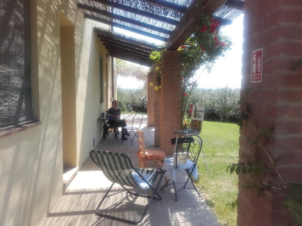 Agriturismo Il Torrione Черталдо Екстериор снимка