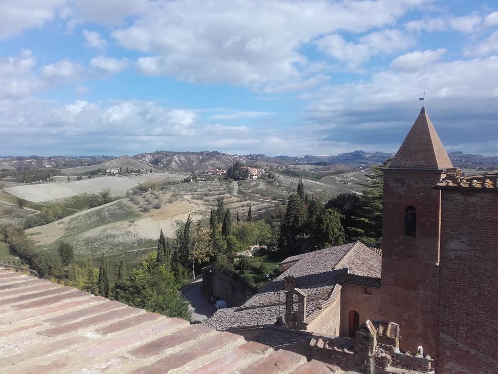 Agriturismo Il Torrione Черталдо Екстериор снимка