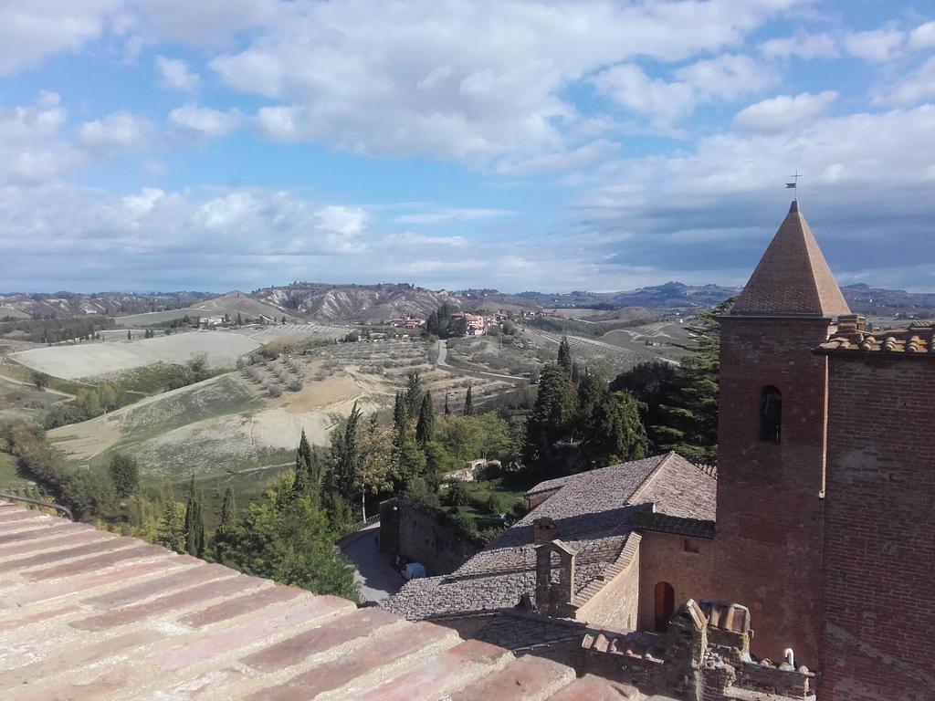 Agriturismo Il Torrione Villa Черталдо Екстериор снимка