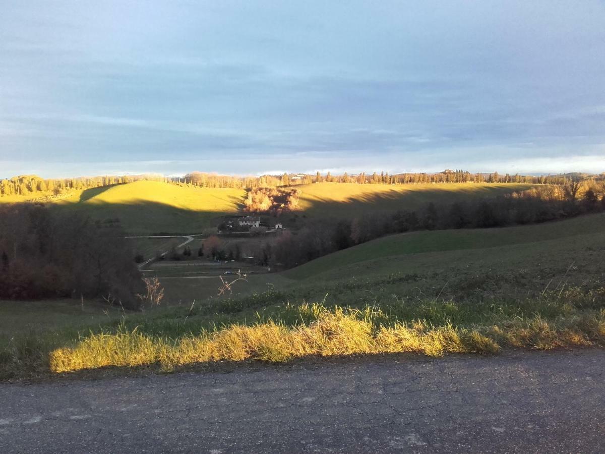 Agriturismo Il Torrione Черталдо Екстериор снимка