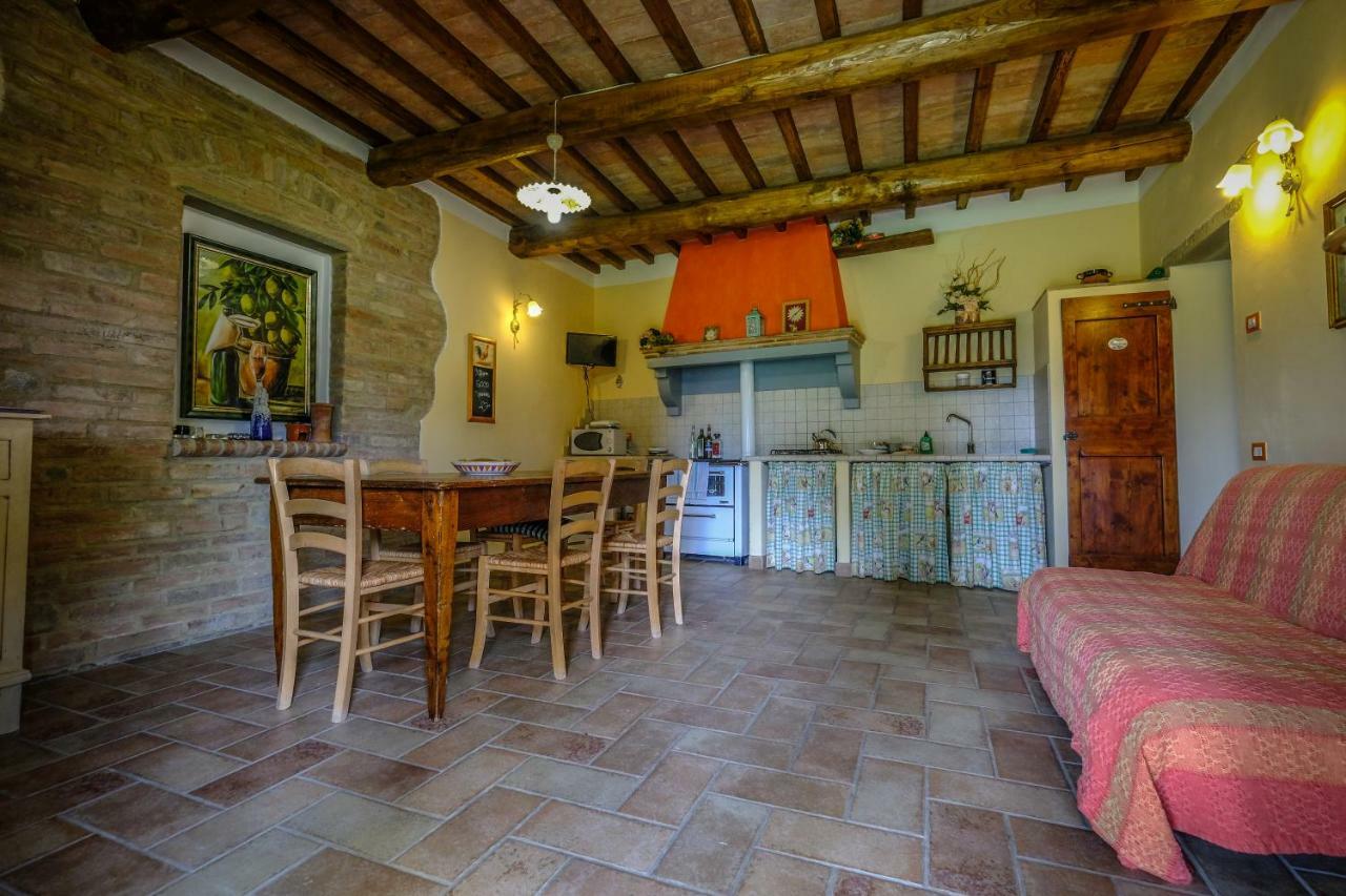 Agriturismo Il Torrione Черталдо Екстериор снимка