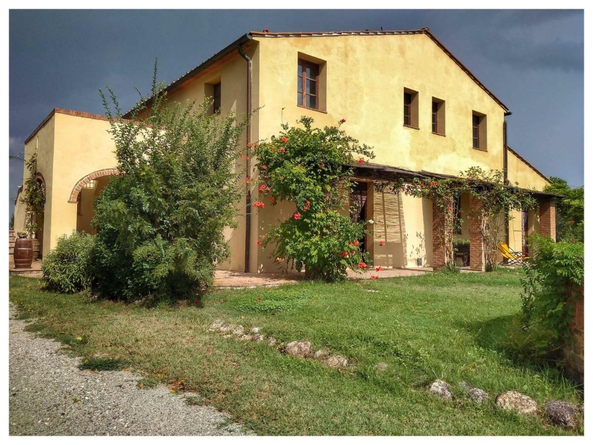 Agriturismo Il Torrione Черталдо Екстериор снимка