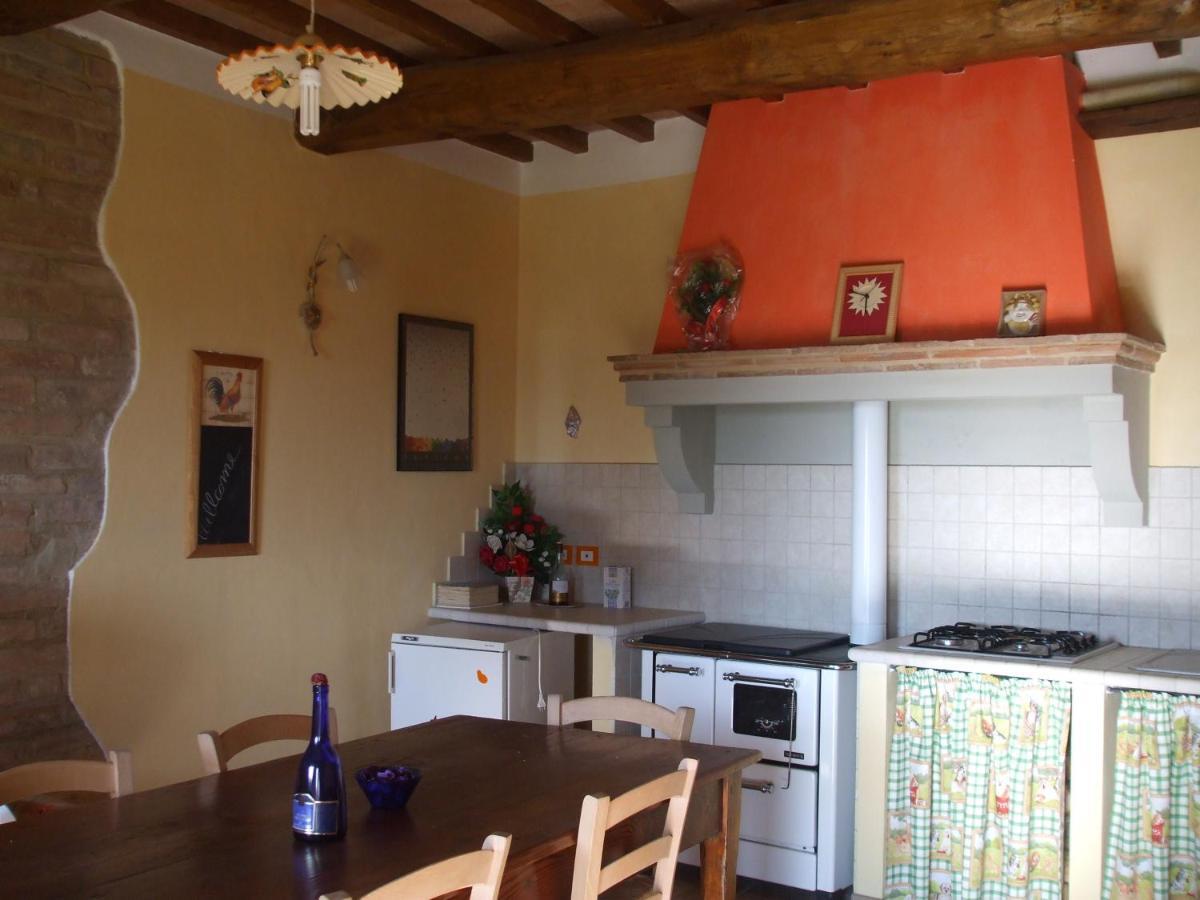 Agriturismo Il Torrione Черталдо Стая снимка